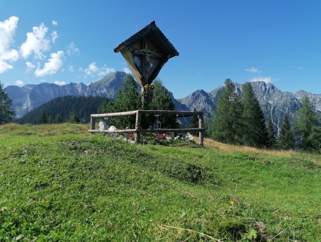 Wanderung oder E-Bike Tour zur Karalm ab Haus
