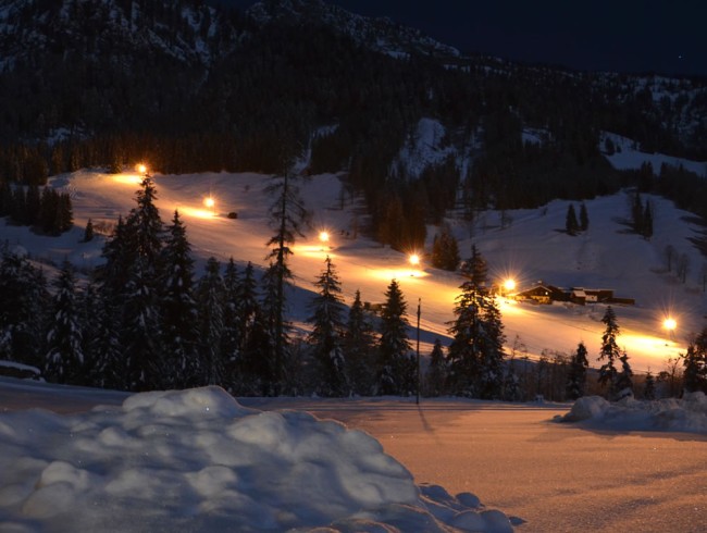 Flutlichtskilauf am Übungshang